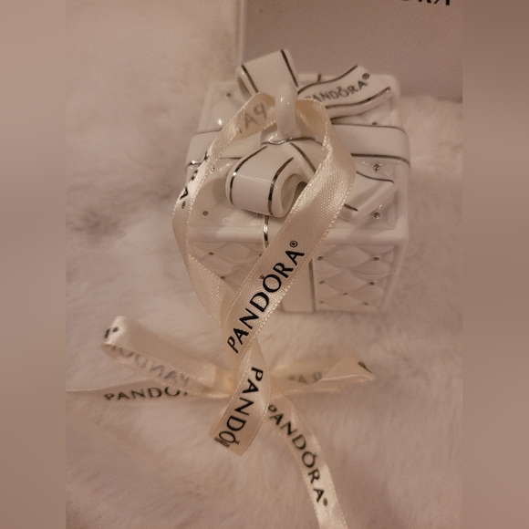 PANDORA Present Ornament - Picture 8 of 8